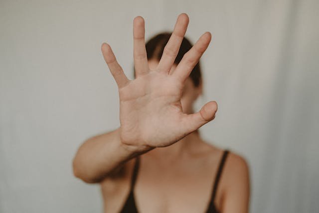 "No" hand gesture